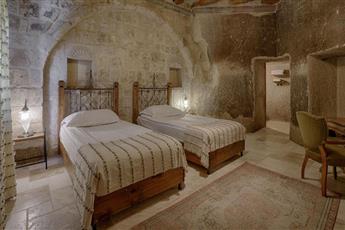 Hera Cave Suites