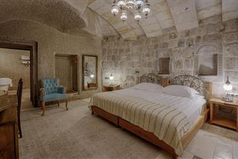 Hera Cave Suites