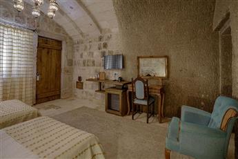 Hera Cave Suites