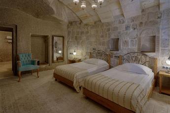 Hera Cave Suites