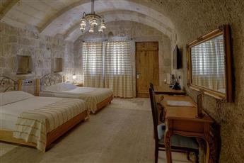 Hera Cave Suites