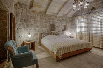 Hera Cave Suites