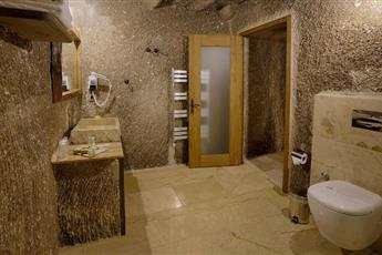 Hera Cave Suites