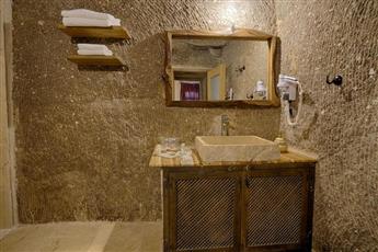 Hera Cave Suites