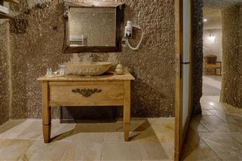 Hera Cave Suites