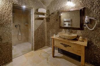 Hera Cave Suites