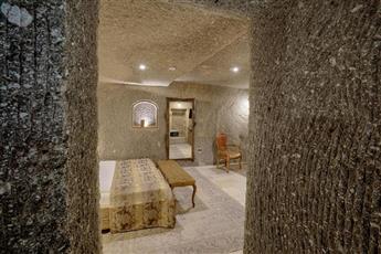 Hera Cave Suites