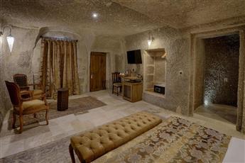 Hera Cave Suites