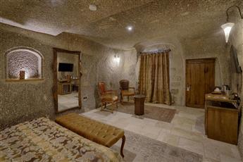 Hera Cave Suites