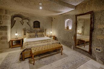Hera Cave Suites