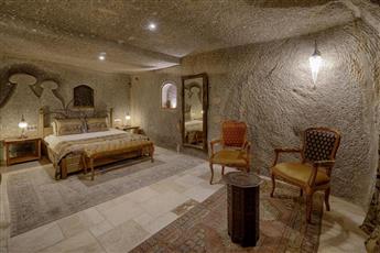Hera Cave Suites