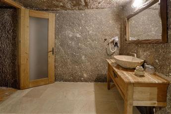 Hera Cave Suites