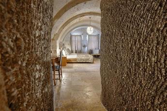 Hera Cave Suites