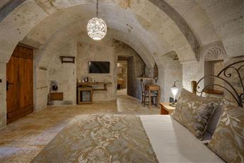 Hera Cave Suites