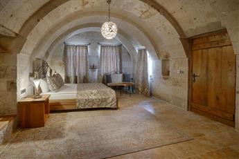 Hera Cave Suites