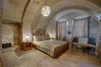 Hera Cave Suites