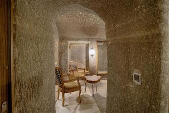 Hera Cave Suites
