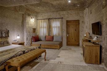 Hera Cave Suites
