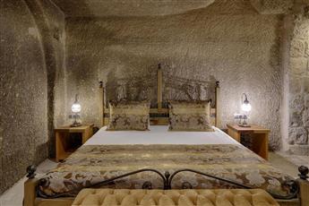 Hera Cave Suites