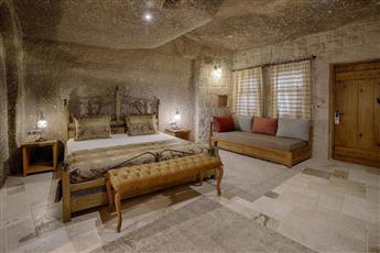Hera Cave Suites