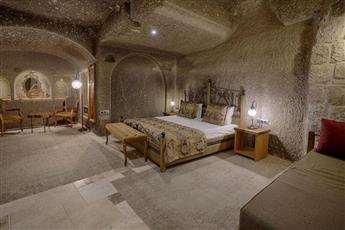 Hera Cave Suites