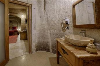 Hera Cave Suites
