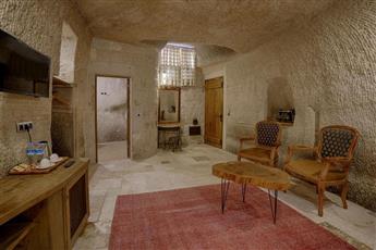 Hera Cave Suites