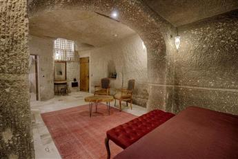 Hera Cave Suites