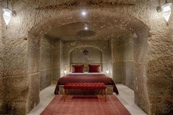 Hera Cave Suites
