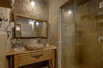 Hera Cave Suites