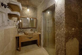 Hera Cave Suites