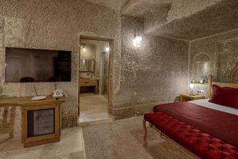 Hera Cave Suites