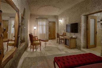 Hera Cave Suites