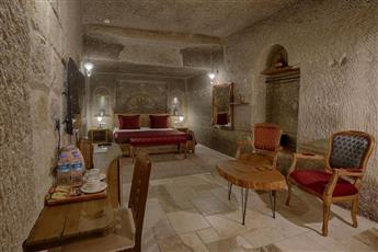 Hera Cave Suites