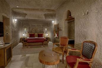 Hera Cave Suites