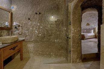 Hera Cave Suites