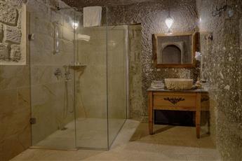 Hera Cave Suites