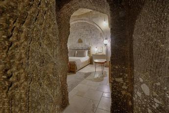 Hera Cave Suites