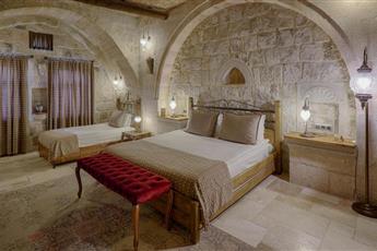 Hera Cave Suites