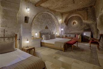 Hera Cave Suites