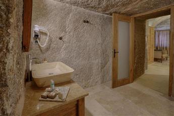 Hera Cave Suites
