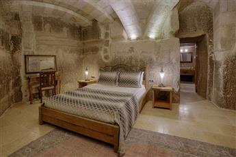 Hera Cave Suites