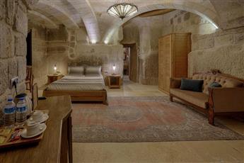 Hera Cave Suites
