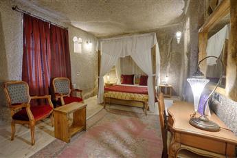 Hera Cave Suites