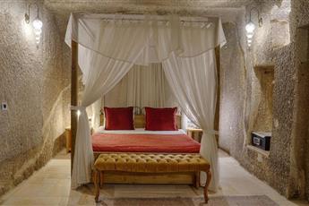 Hera Cave Suites