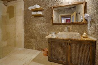 Hera Cave Suites
