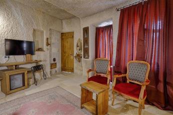 Hera Cave Suites