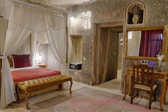 Hera Cave Suites