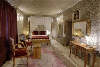 Hera Cave Suites