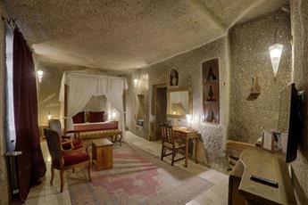Hera Cave Suites